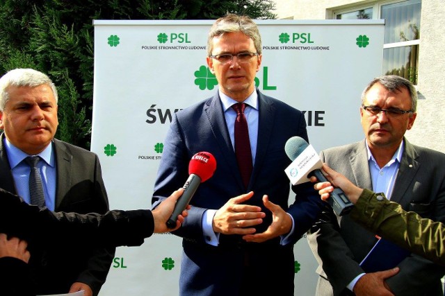 Od lewej: radny sejmiku Andrzej Swajda, marszałek województwa i lider PSL w regionie Adam Jarubas oraz członek Zarządu Województwa Piotr Żołądek.