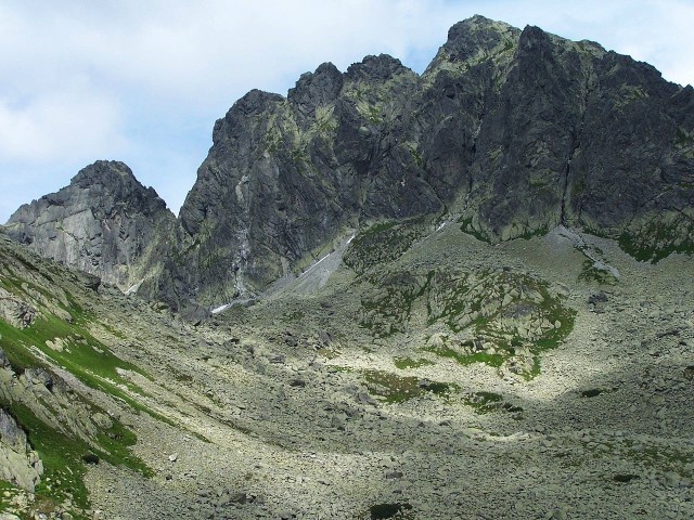 Od lewej: Zamarła Turnia, Kozia Przełęcz, Kozie Czuby, Kozi Wierch. Widok z Doliny Pięciu Stawów Polskich