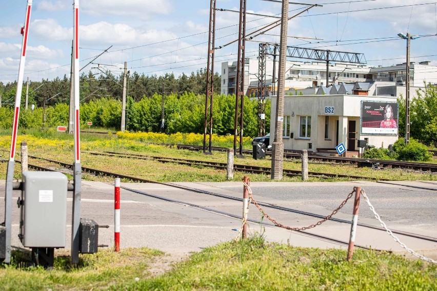 Białystok. Mieszkańcy skarżą się na stan przejazdu kolejowego na ul. Popiełuszki. Remont będzie na jesieni, ale w planach jest wiadukt