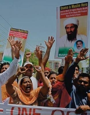 Pakistańczycy w wielu miastach, m.in. w Multan demonstrowali wczoraj swój gniew na Amerykanów za zabicie Osamy bin Ladena Fot. MK Chaudhry (PAP/EPA)