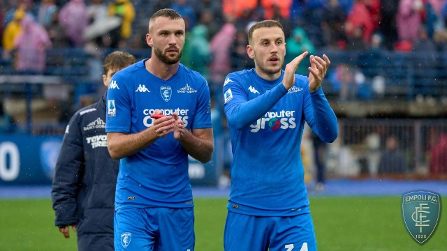 Sebastian Walukiewicz (z prawej) wrócił do zdrowia i ostatnio dużo gra w drużynie Empoli.