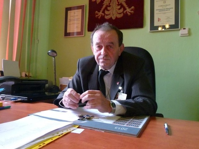 – Przez dwa tygodnie ksiądz będzie na zwolnieniu lekarskim – mówi Janusz Bęben, dyrektor szkoły, w której uczy wikary.