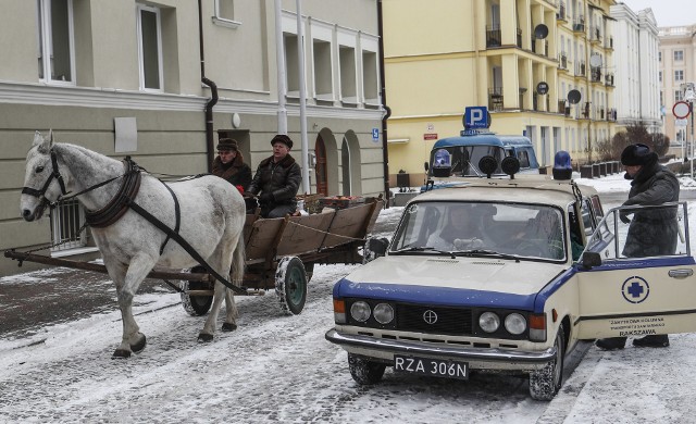 W Rzeszowie trwają zdjęcia do filmu dokumentalnego "Chłopski bunt '81", który Telewizja Polska wyemituje w 40. rocznicę podpisania porozumień rzeszowsko-ustrzyckich. Dokument przypomina historię strajków rolniczych sprzed 40 lat. Autorami scenariusza są dziennikarze Telewizji Rzeszów Beata Pardel i Grzegorz Boratyn.