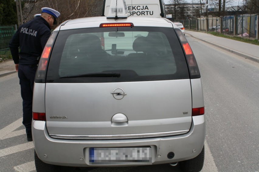 Przewoźnicy z aplikacji mobilnych pod lupą policji. Kontrole wykazały wykroczenia i nielegalny pobyt kierowców w Polsce