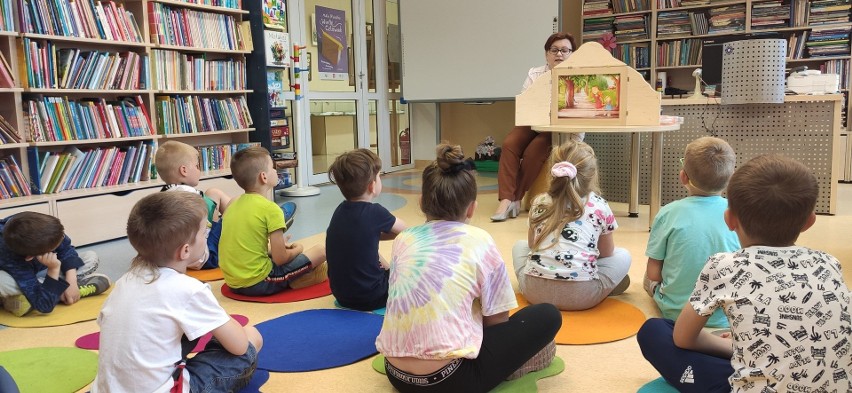 Ogólnopolski Tydzień Czytania Dzieciom w bibliotece w Połańcu. Bajek wysłuchało ponad 200 osób
