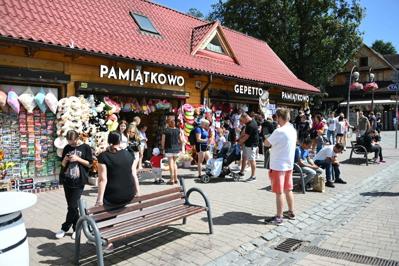 Zakopane. Nadchodzi 15 sierpnia. I najazd turystów. "Zajęte są pokoje nie  tylko w Zakopanem" | Gazeta Krakowska