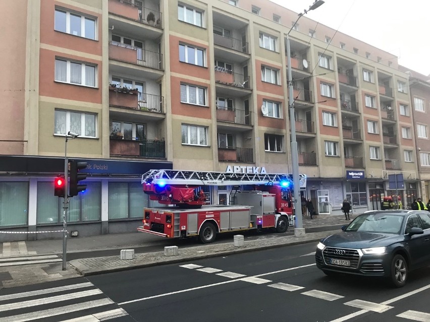 Pożar w mieszkaniu kamienicy przy pl. Żołnierza Polskiego w Szczecinie