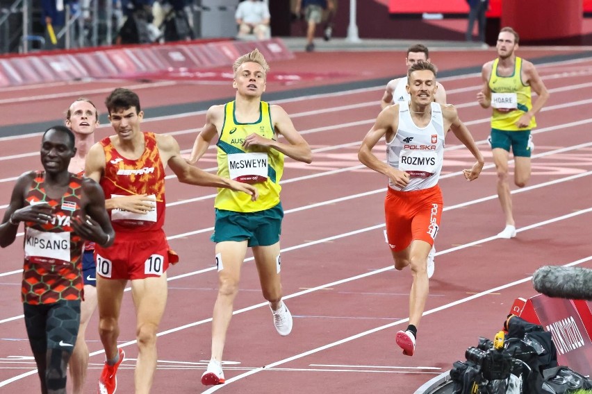 Michał Rozmys w finale 1500 m.