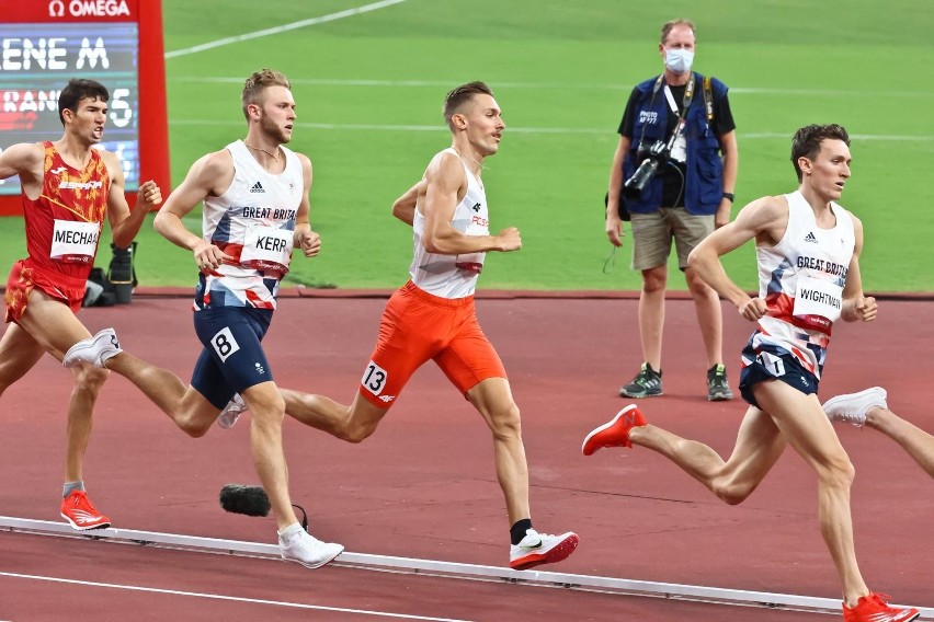 Michał Rozmys w finale 1500 m.