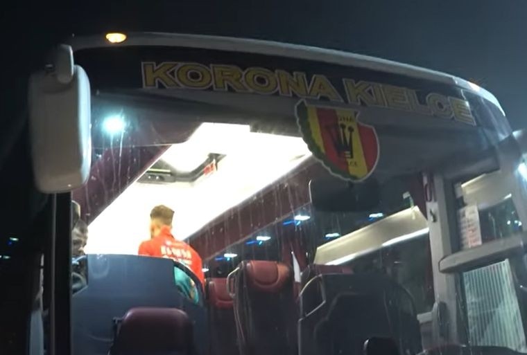 Piłkarze Korony Kielce trenują na zgrupowaniu w Turcji. Dawid Więckowski nie poleciał. Doznał kontuzji przed obozem i jest już po zabiegu