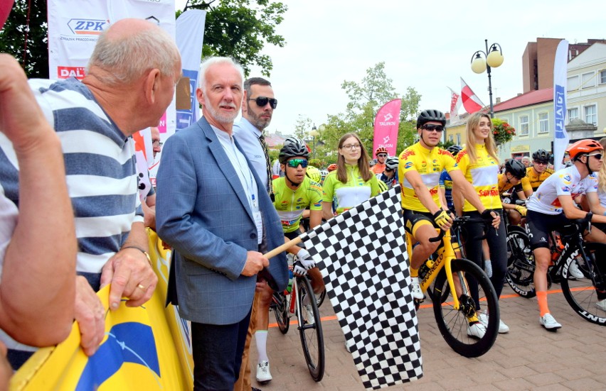 Wyścig Solidarności i Olimpijczyków w Tarnobrzegu: Start 5. etapu i zawody małych kolarzy [ZDJĘCIA]