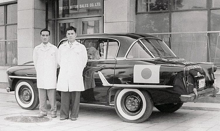 Toyopet Crown Deluxe zadebiutował na japońskim rynku w 1955...