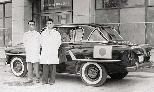 Toyopet Crown Deluxe zadebiutował na japońskim rynku w 1955 roku jako luksusowy samochód średniej wielkości. W 1957 roku auto wystartowało w rajdzie Round Australia Trial. W ten sposób Toyota stała się pierwszym japońskim producentem samochodów, który zaistniał w międzynarodowym motorsporcie.Fot. Toyota
