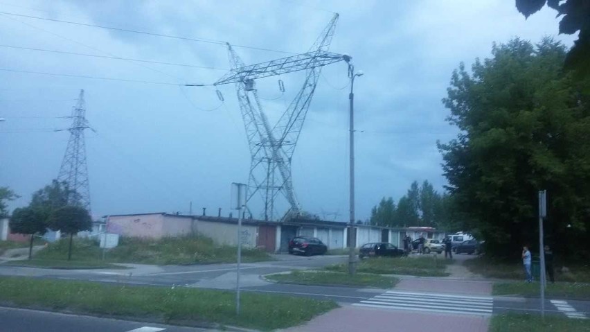 Dąbrowa Górnicza: mężczyzna wszedł na słup energetyczny