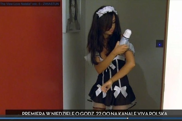 Natalia Siwiec w stroju pokojówki w "Enjoy The View Love Natalia" (fot. screen zwiastunu show)