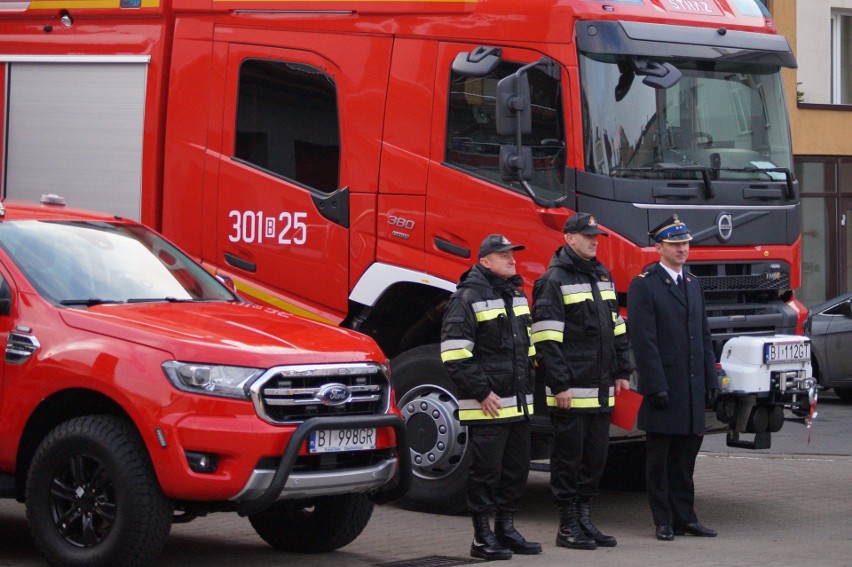 Nowe wozy trafiły do jednostek straży pożarnej w Białymstoku i w regionie (zdjęcia)