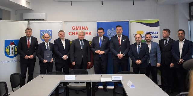 W Chełmku podpisano umowy dotyczące dofinansowania tegorocznych zadań prowadzonych w ramach OSPR przez samorządy miasta Oświęcim, gmin Chełmek i Oświęcim oraz powiatu
