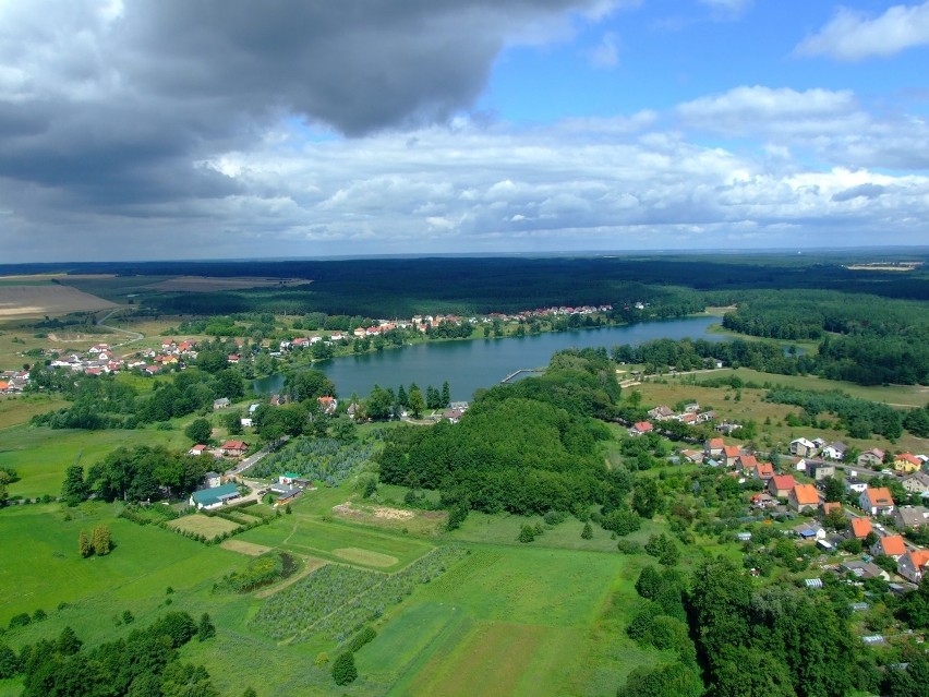 Jezioro Reczynek w Ośnie Lubuskim z lotu ptaka.
