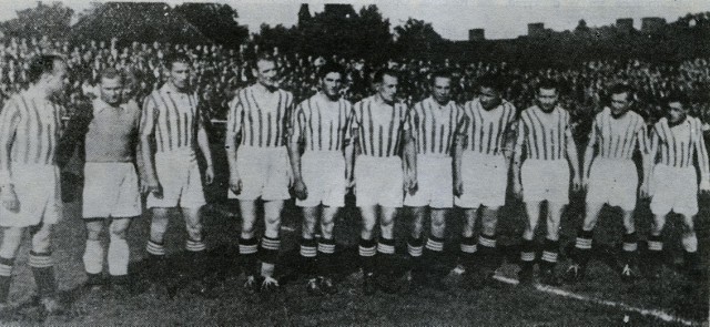 Mieczysław Kolasa (trzeci od prawej)