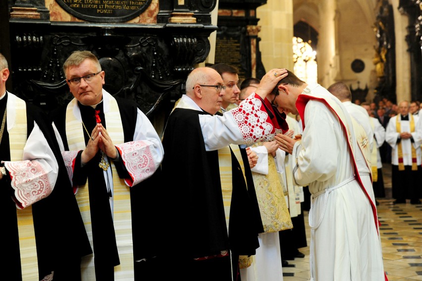 Kraków. Abp Marek Jędraszewski wyświęcił na Wawelu ośmiu diakonów Archidiecezji Krakowskiej