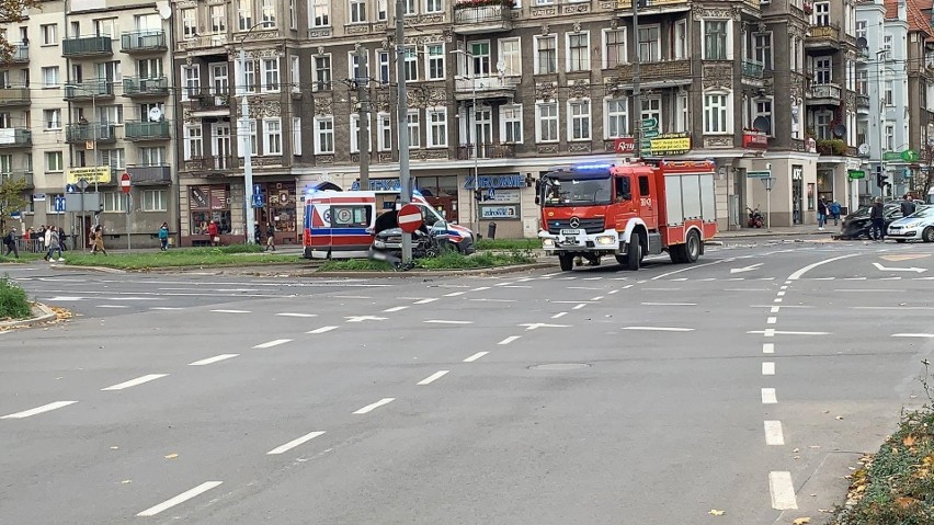 Kolizja w centrum Szczecina. Zderzenie dwóch aut na placu Kościuszki 