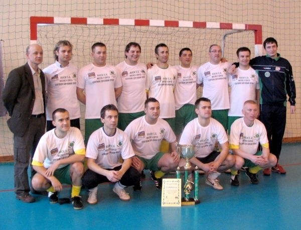 Drużyna Ruchu SA po raz drugi z rzędu wywalczyła mistrzowski tytuł w halowej lidze Centrum Cup - Oskar Sport