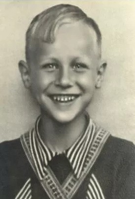11-letni Andrzej "Jędruś" Szwajkert z Inowrocławia był łącznikiem i zajmował się kolportażem powstańczej prasy