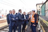Przebudowa dworca kolejowego w Czechowicach-Dziedzicach i inne inwestycje. Wojewoda śląski z wizytą w powiecie bielskim