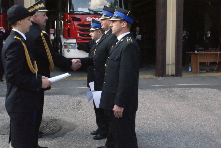 Święto dąbrowskich strażaków: gratulacje, awanse, a na...