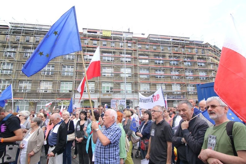 Pikieta pod siedzibą PiS we Wrocławiu