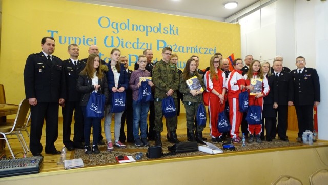 To zwycięzcy powiatowego etapu Ogólnopolskiego Turnieju Wiedzy Pożarniczej. 24 kwietnia część z nich pojedzie do Mogilna,