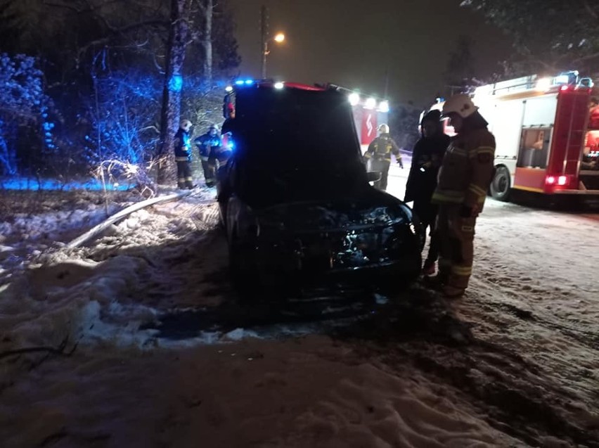 Pożar samochodu na ulicy Kolumny w Łodzi! ZDJĘCIA