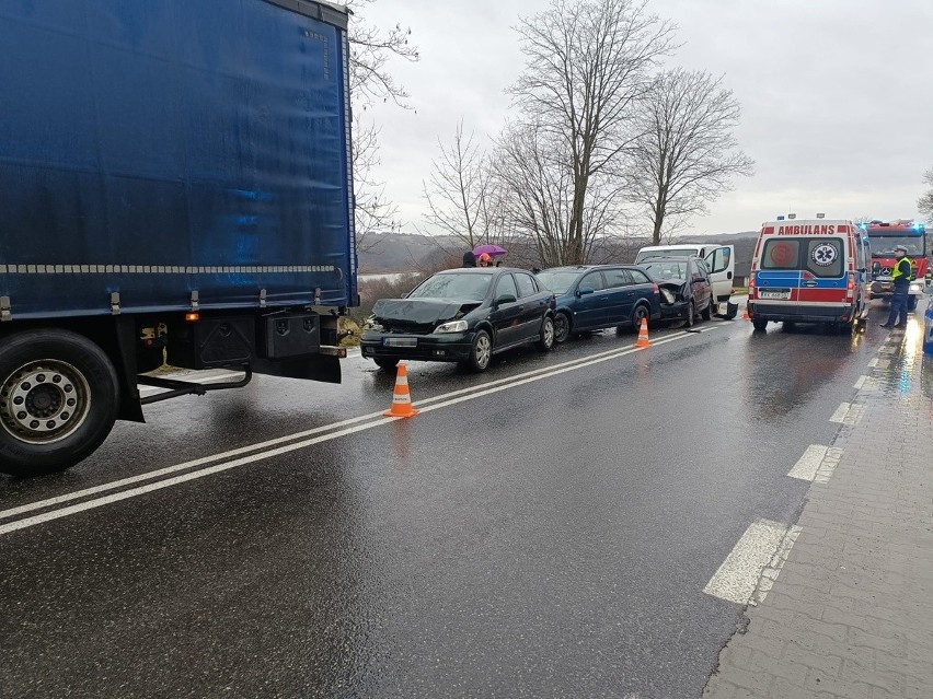 Kraksa z udziałem 5 samochodów na DK28 w Sławęcinie [ZDJĘCIA]