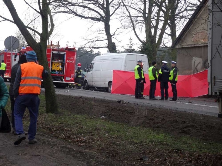 Wypadek w Ruchocicach. Nie żyje kierowca fiata