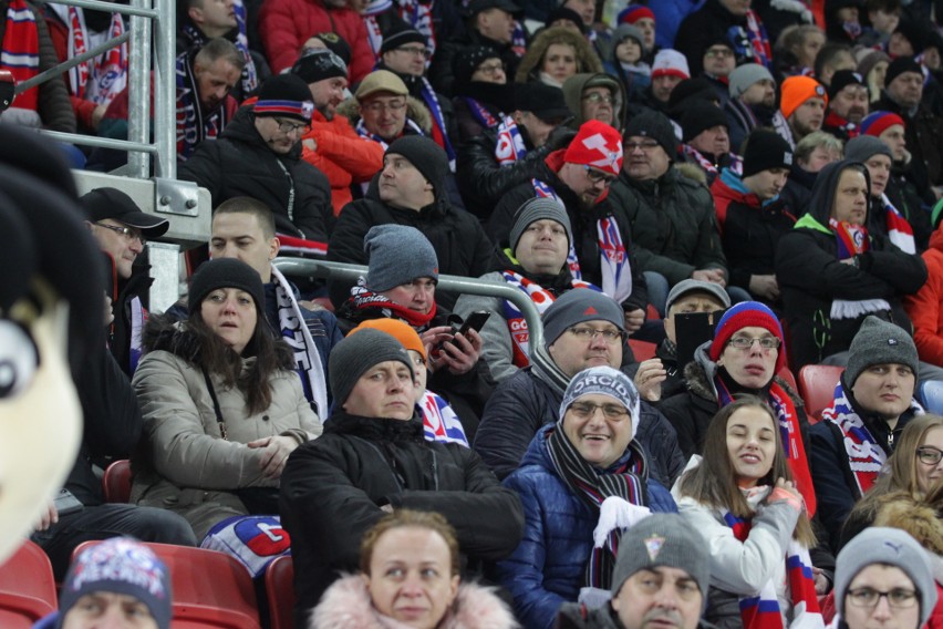 Górnik Zabrze - Wisła Kraków: mimo zimna, na trybunach był...