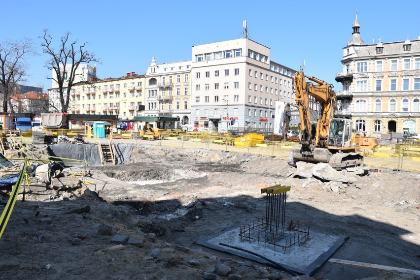 Centrum przesiadkowe Opole Główne. Na razie prace na placu...