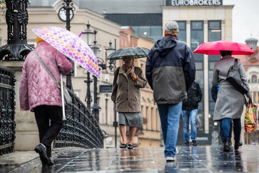 Weekend będzie chłodny i deszczowy, ale... [PROGNOZA POGODY] 