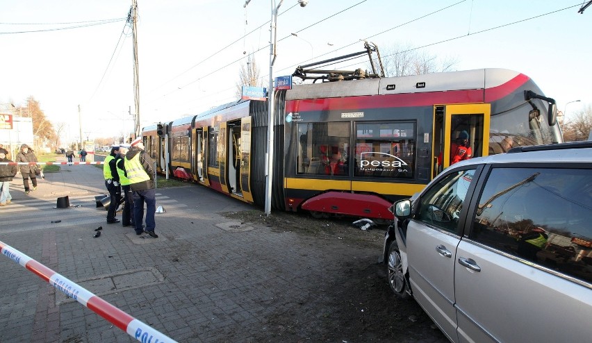 Wypadek tramwaju na Zgierskiej. 5 osób poszkodowanych [ZDJĘCIA+FILM]