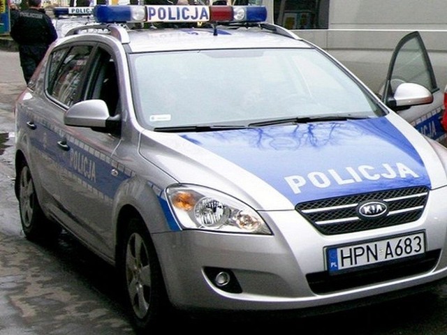 Kierowca mercedesa został ukarany 6 punktami karnymi i mandatem w wysokości 250 złotych.