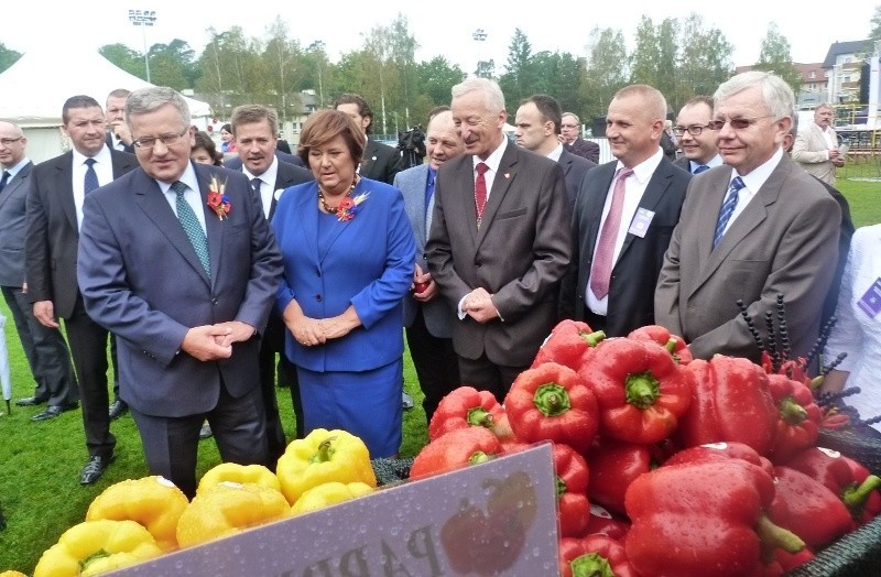 Prezydent Bronisław Komorowski wraz z żoną odwiedził stoisko...