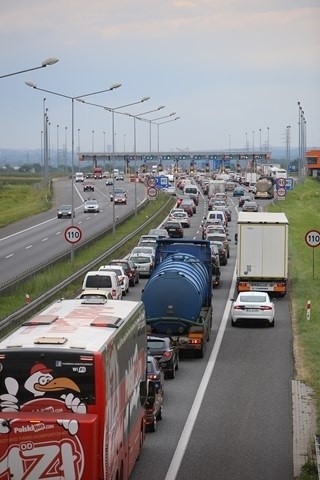 Korek przed bramkami na autostradzie A4 w Gliwicach Sośnicy...