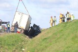 Tragedia na A4 pod Wrocławiem. W wypadku busa i ciężarówki zginęły 3 osoby, 5 zostało rannych. Policja szuka świadków