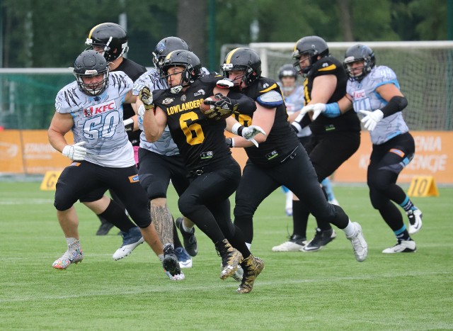 Futbol amerykański. Czas na wielki finał: Panthers kontra Lowlanders |  Kurier Poranny