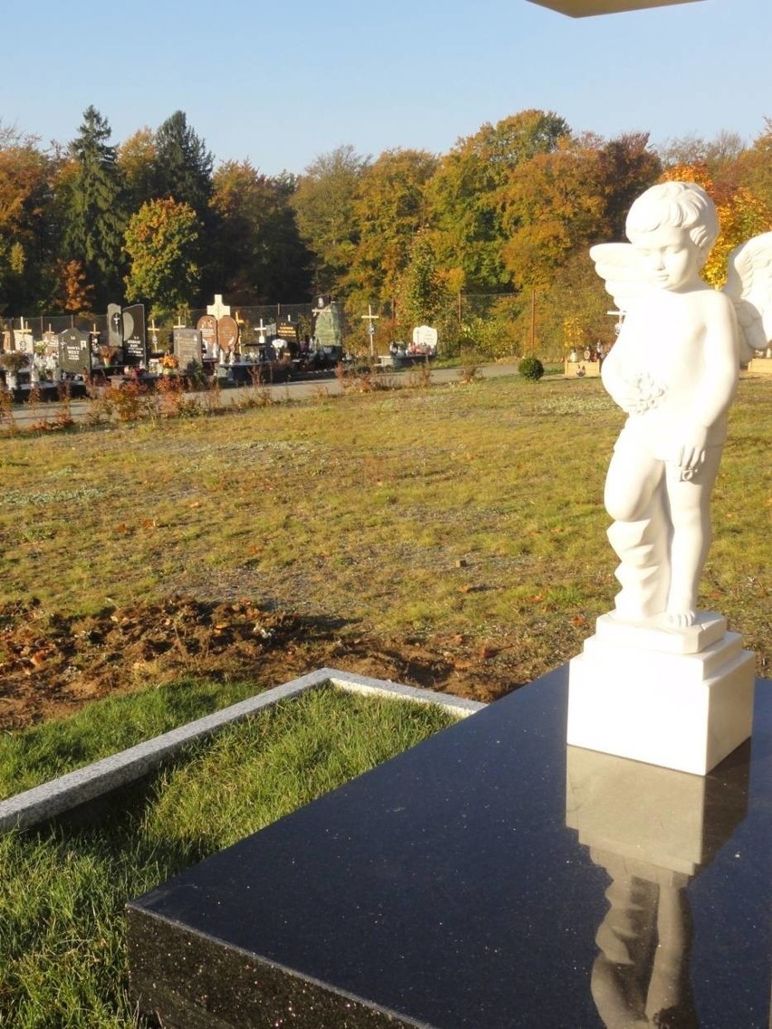 Dzień Dziecka Utraconego - w Kartuzach na cmentarzu powstał Grób Dziecka Utraconego [zdjęcia]