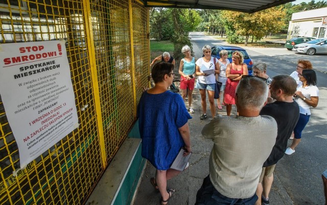 Mieszkańcy Siernieczka przygotowuję się do protestu. Na ulicach osiedla zawisły plakaty „Stop smrodowi!”