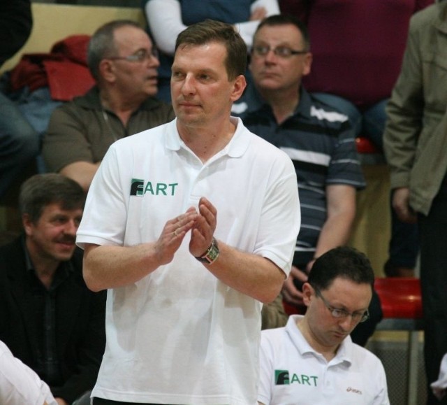 Trener Grzegorz Wagner bił brawo swojej drużynie za dobra grę i zwycięstwo w Wieluniu.