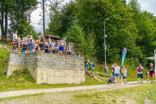 Na Górę Parkową można wejść kilkoma różnymi szlakami