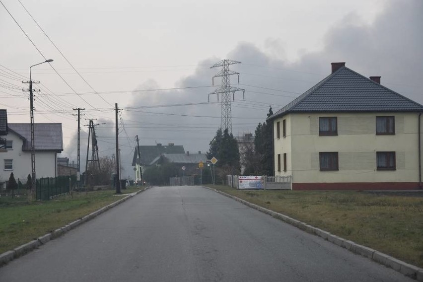 Pożar w Żorach: W powietrzu unosi się cała tablica Mendelejewa? Profesor Skubała: w porównaniu do pożaru opon, szkodliwość smogu jest żadna 