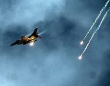 Niesamowite manewry myśliwca F-16 nad Radomiem (video)