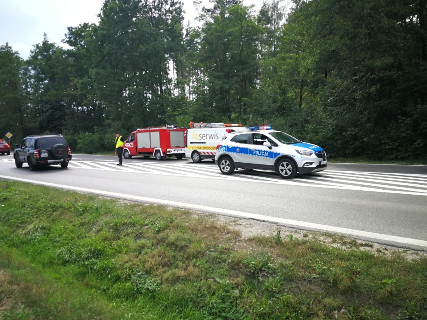 Zderzenie trzech samochodów na drodze krajowej numer 7 w Skarżysku. Trzy osoby ranne